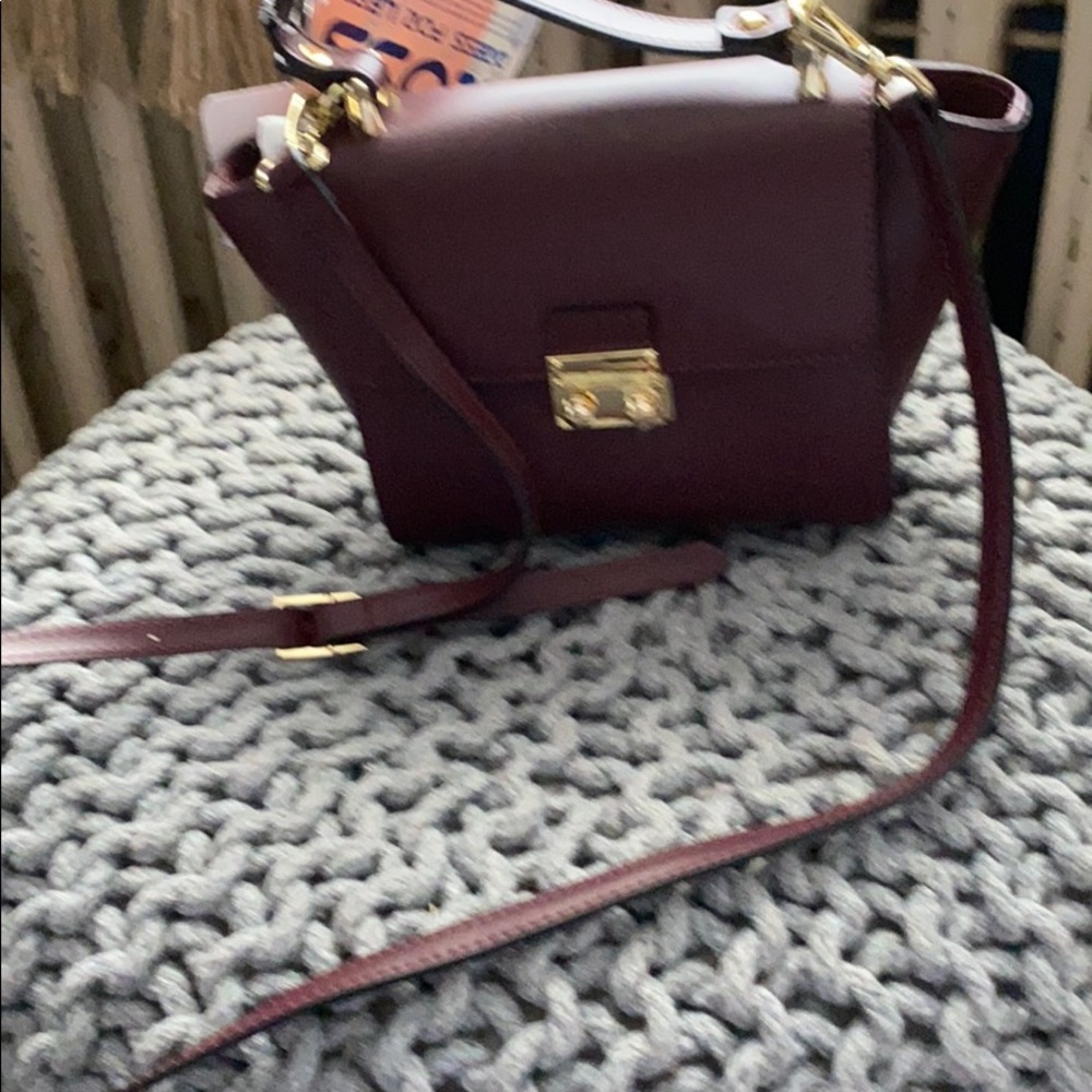 Crossbody handbag